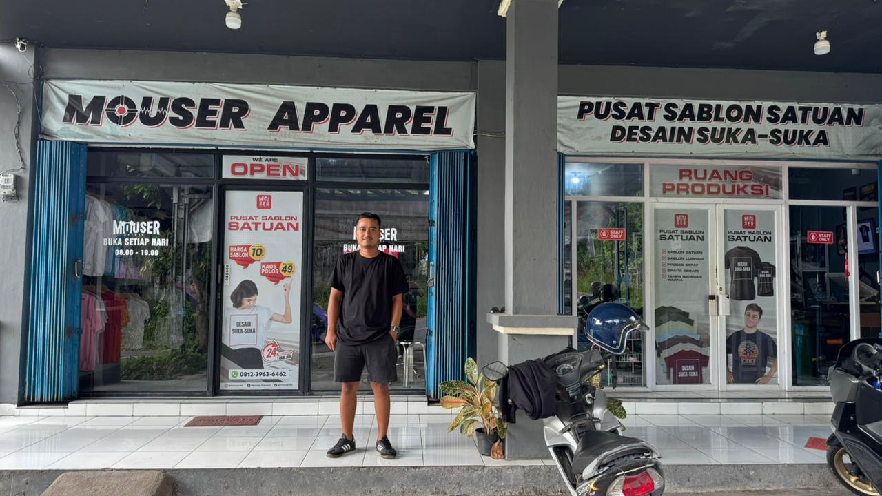 Tampak depan toko Mouser Apparel di Jembrana